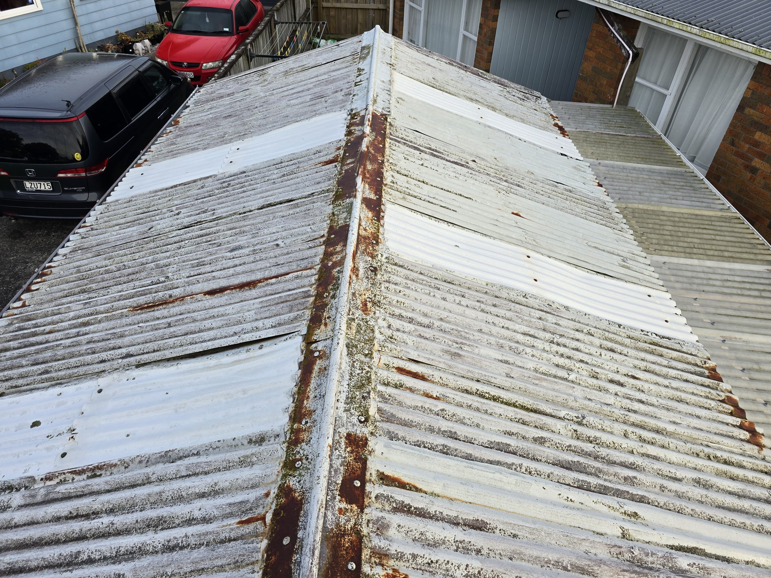 old roof needs replacement in North Shore